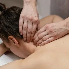 Массаж шейно-воротниковой зоны