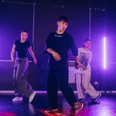 Занятия по танцевальному стилю HIP HOP