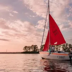 Романтическая прогулка на парусной яхте с фуршетом