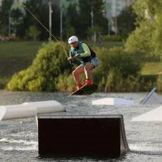 Катание на Вейкборде