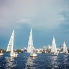 Прогулка на яхте без мотора Рикошет