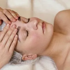 Сеанс массажа лица