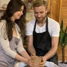 Романтическое свидание в студии керамики