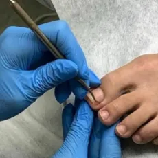 Маникюр и педикюр в 4 руки