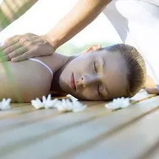 Массаж спины и плеч