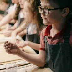 Детский мастер-класс по лепке из глины в Artisan Studia