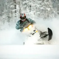 Катание на сноубайке