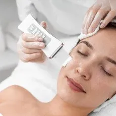 Расширенная чистка лица с пилингом