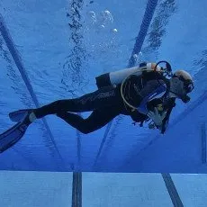 Дайвинг погружение в бассейне