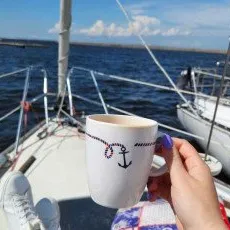 Прогулка на крейсерской яхте с чаепитием