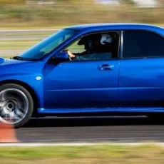 Гоночное такси на спортивном автомобиле 