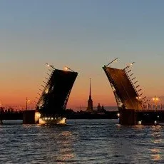 Ночная обзорная экскурсия с теплоходной прогулкой и разведением мостов