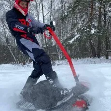 Катание на мотосноуборде