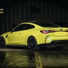 Заезд на спорткаре BMW M4 G82 на гоночном треке
