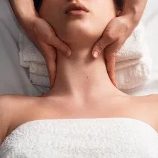 Массаж воротниковой зоны