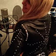 Запись диска (3-4 песни и обложки с фото)