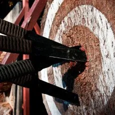 Метание ножей