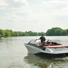 Увлекательная прогулка на скоростном катере