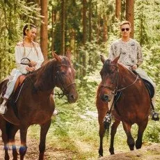 Индивидуальная прогулка на лошадях