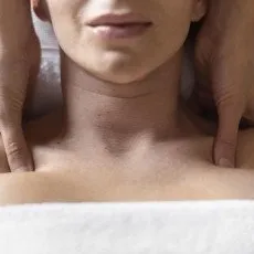 Массаж шейно воротниковой зоны