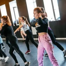 Занятия по танцевальному стилю JAZZ FUNK