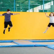 Групповая тренировка на батутах