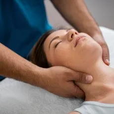 Массаж шейно-воротниковой зоны