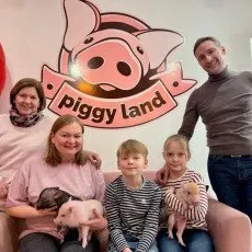 Посещение антикафе с минипигами