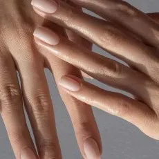 Маникюр с покрытием гель лак и уходом для рук