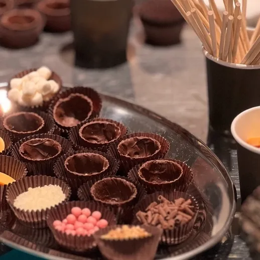 Кондитерский мастер-класс по приготовлению шоколадных конфет с разнообразными начинками