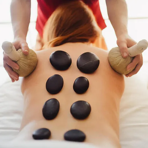 Массаж с горячими камнями и аромаванночками в спа-салоне