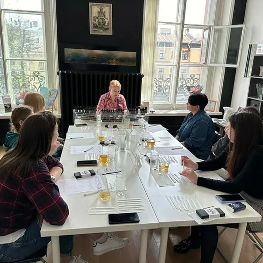 Мастер-класс по дегустации спиртных напитков в стильном пространстве с группой участников в Санкт-Петербурге