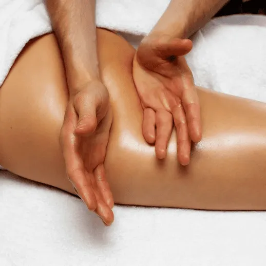 Массаж расслабляет и восстанавливает, процедура в уютном спа-салоне