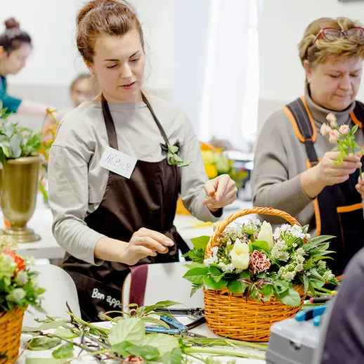 Квалификационный мастер-класс по флористике с использованием сезонных цветов и растительности