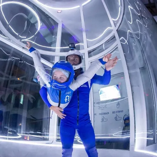 Внутренний парашютный тренажер: занятие с инструктором в поисках свободы полета