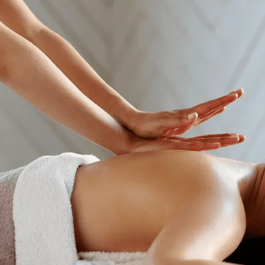 Релаксация и забота о себе во время массажа в spa-салоне