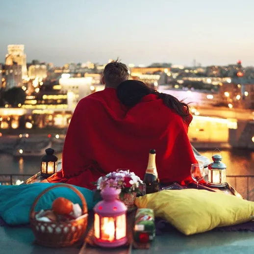 Романтический вечер на крыше Москвы с закатом и уютным пикником