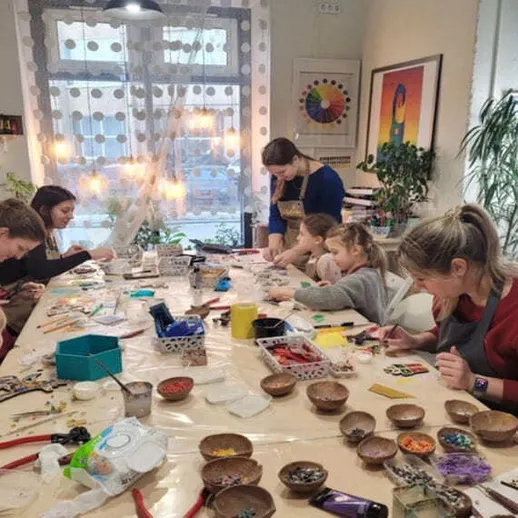 Мастерская по созданию украшений для детей и взрослых в уютном пространстве