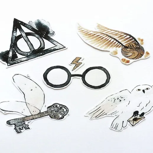 Набор уникальных наклеек с символами, связанными с магией и фантастикой