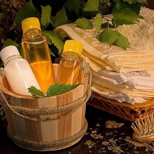 Ароматные масла и полотенца в русской бане для расслабления и оздоровления в спокойной обстановке