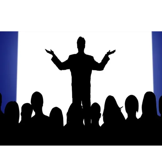 Выступление оратор перед аудиторией на конференции в современном конференц-зале