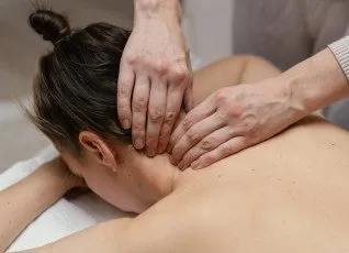 Массаж шейно-воротниковой зоны