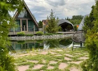 Отель The Les домик A-frame у воды