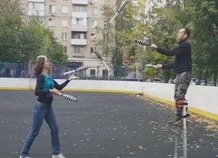Жонглирование мячами и булавами