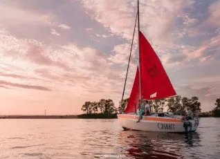 Романтическая прогулка на парусной яхте с фуршетом