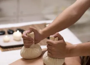 Массаж травяными мешочками Целебная нирвана