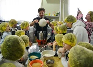 Детский праздник в мастерской ремесленного шоколада