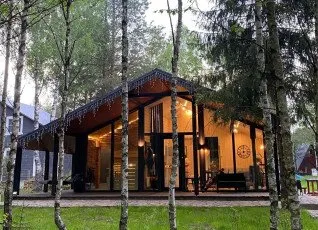 Домик в соснах