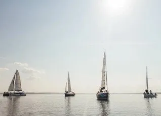 РЕЧНЫЕ ГОНКИ НА 5 -ТИ ЯХТАХ