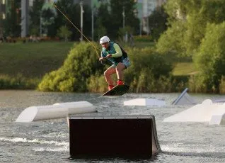 Катание на Вейкборде